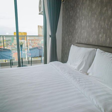 Hotel Serviced Apartments Top One Infinity Pool With View Of 360 Degree Phnom Penh Bagian luar foto