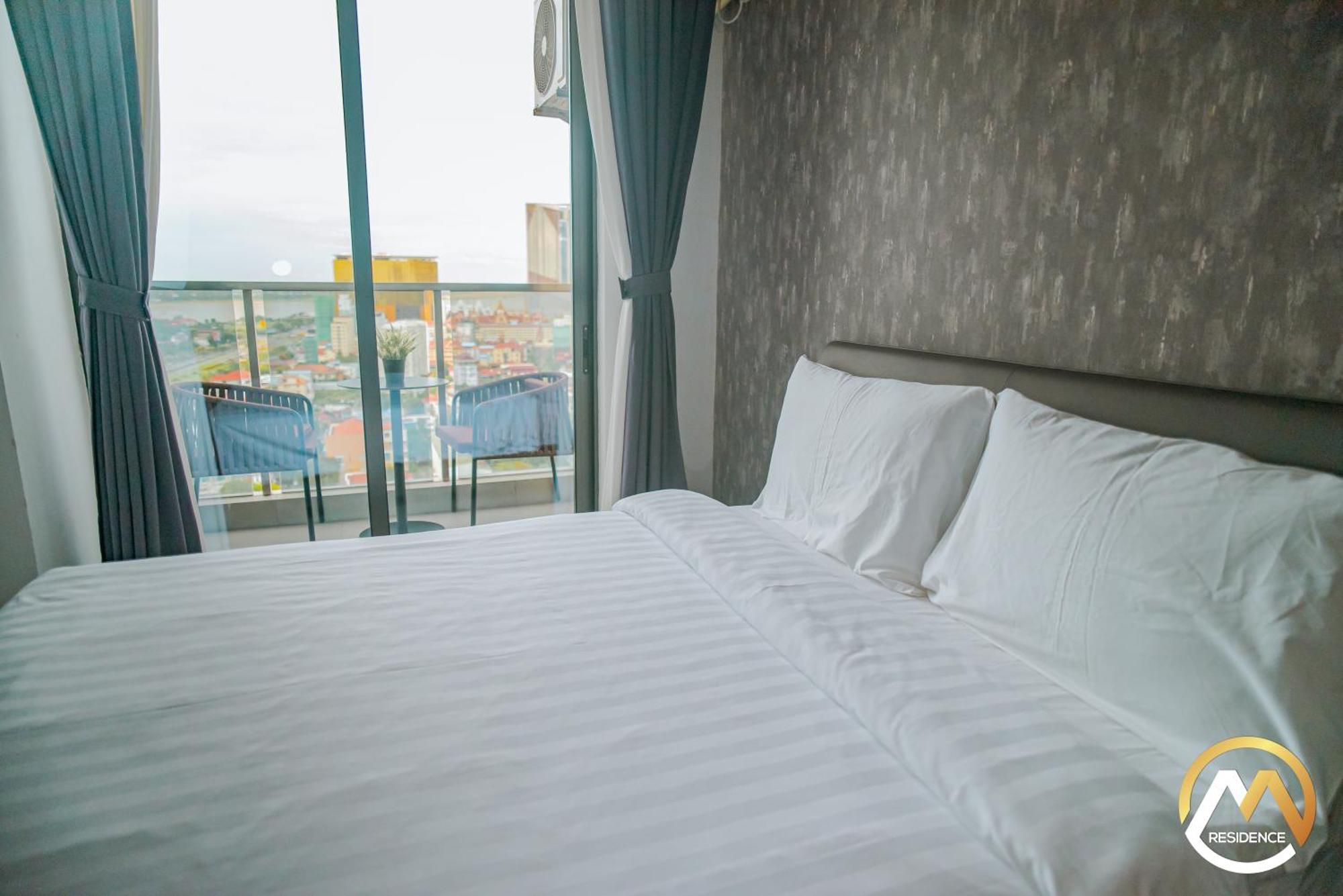Hotel Serviced Apartments Top One Infinity Pool With View Of 360 Degree Phnom Penh Bagian luar foto