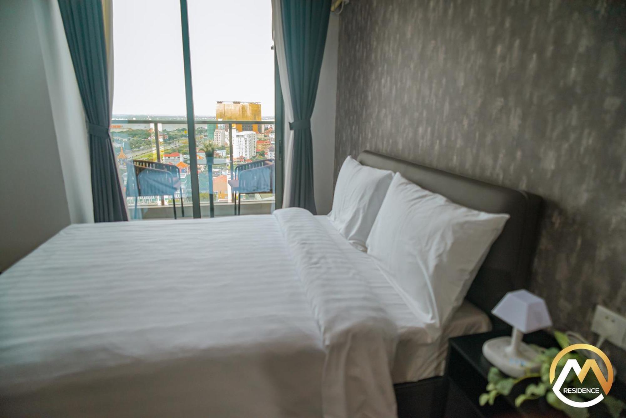 Hotel Serviced Apartments Top One Infinity Pool With View Of 360 Degree Phnom Penh Bagian luar foto