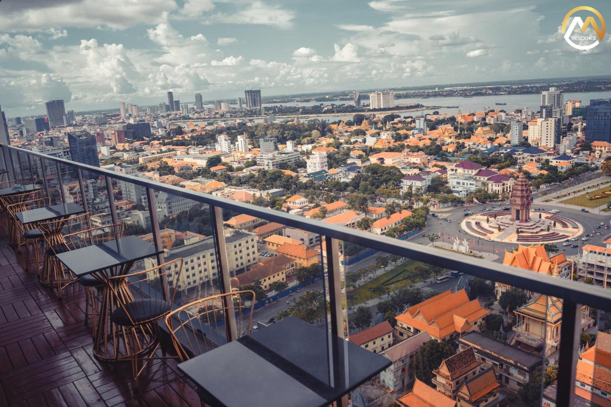 Hotel Serviced Apartments Top One Infinity Pool With View Of 360 Degree Phnom Penh Bagian luar foto